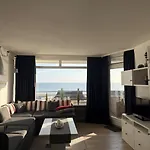 Strandhotel 30 *
