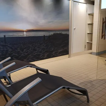 Strandhotel 30 *