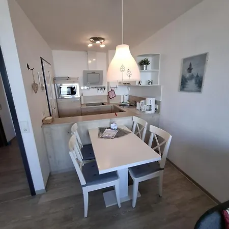Strandhotel 30 *